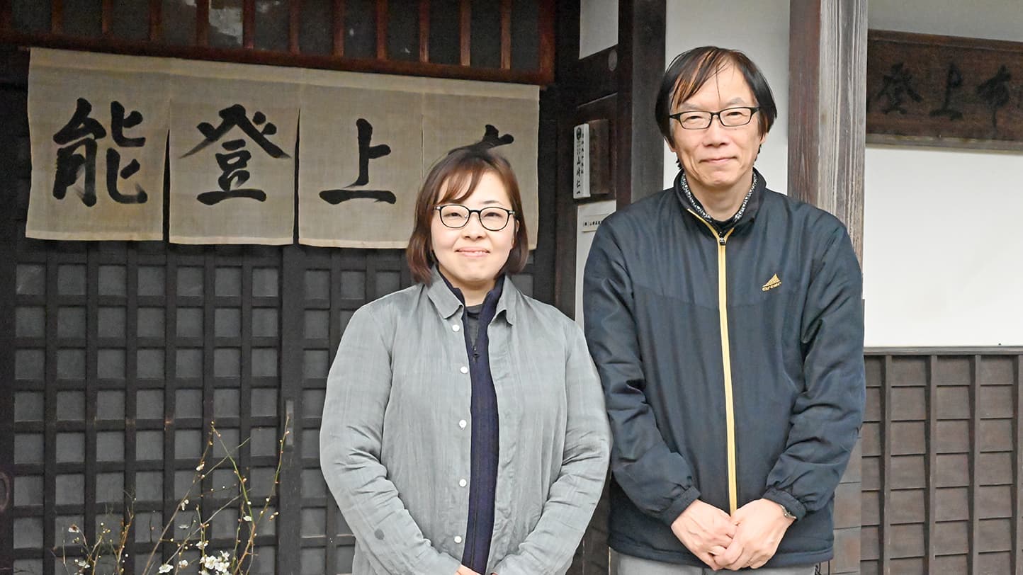 灰と青のあいだ、能登のひかり──能登上布最後の織元“山崎麻織物工房”が守る灯