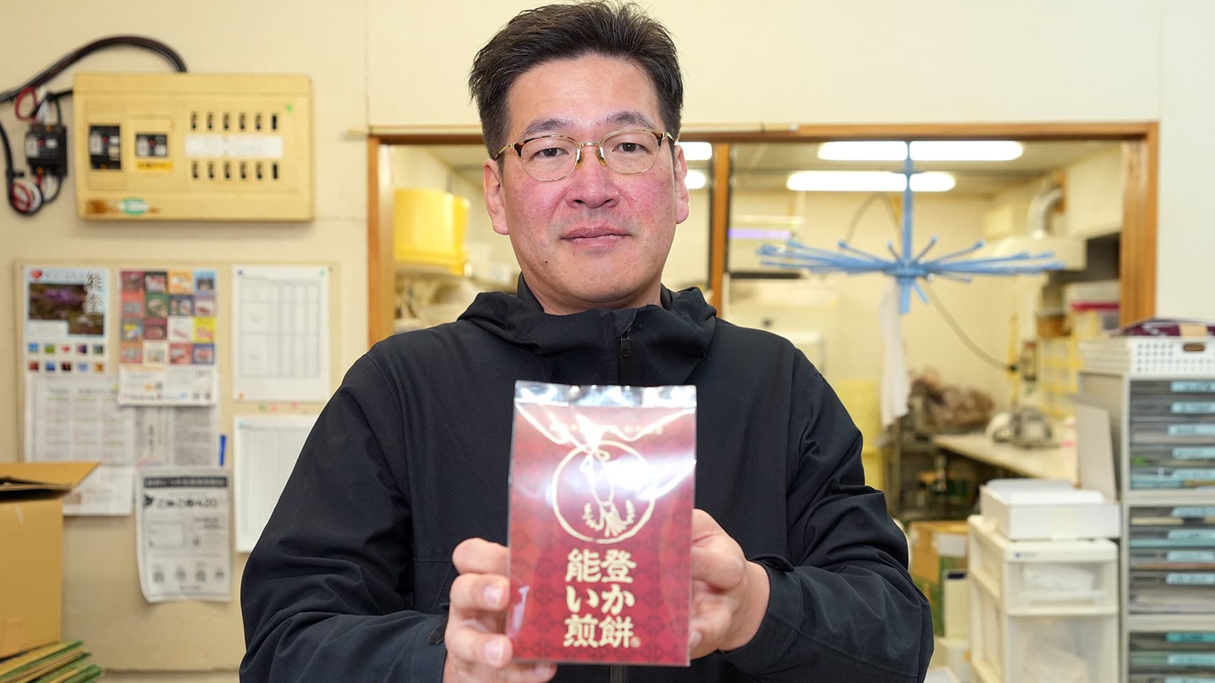 “和平商店”の「いか煎餅」はいかにして生まれ、いかに能登を変えたのか