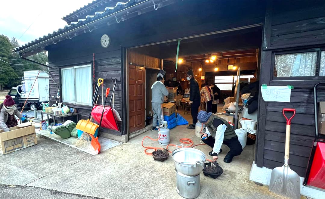支援物資の保管、災害復旧支援活動や炊き出しの拠点になった古民家こずえの納屋(撮影:2024年1月20日 NPO法人防災・災害ボランティア かわせみ提供)